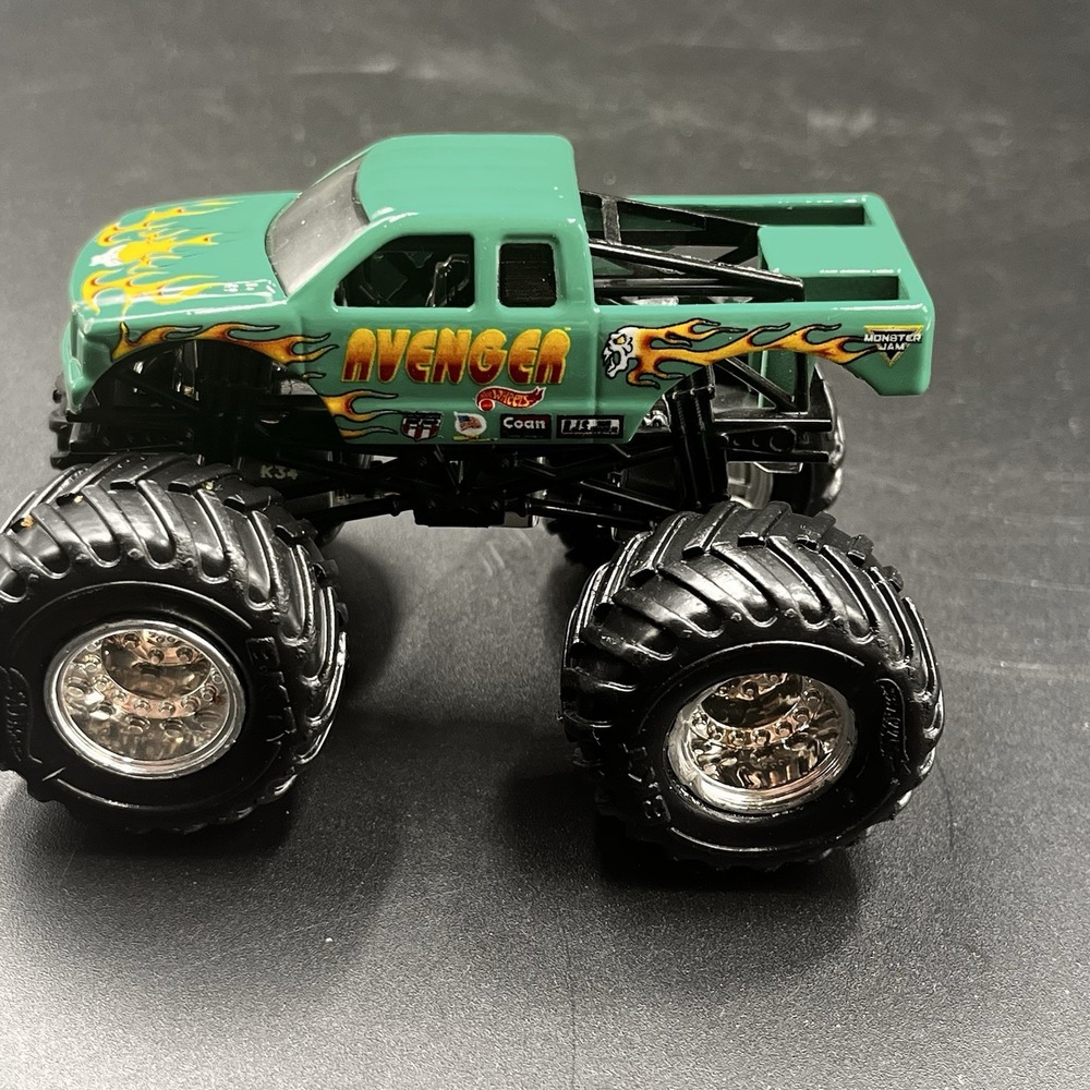 Hot Wheels Monster Jam Truck 1/64 Diecast Metal Avenger Green‎